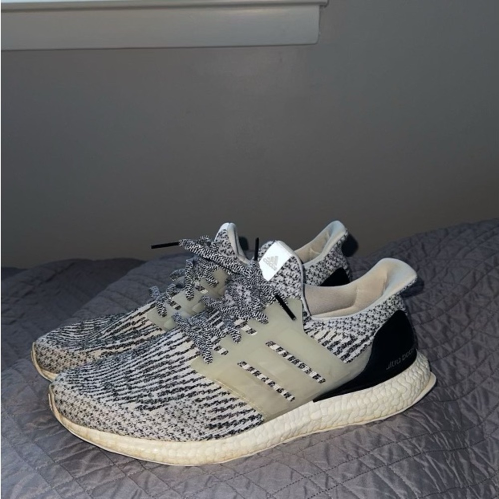 Adidas UltraBoost
Mens 10
White/black
$60